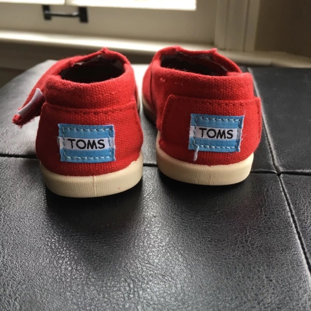Toddler red toms shoes size 6